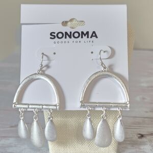 NWT Sophisticated Silver Teardrop Dangle Earrings